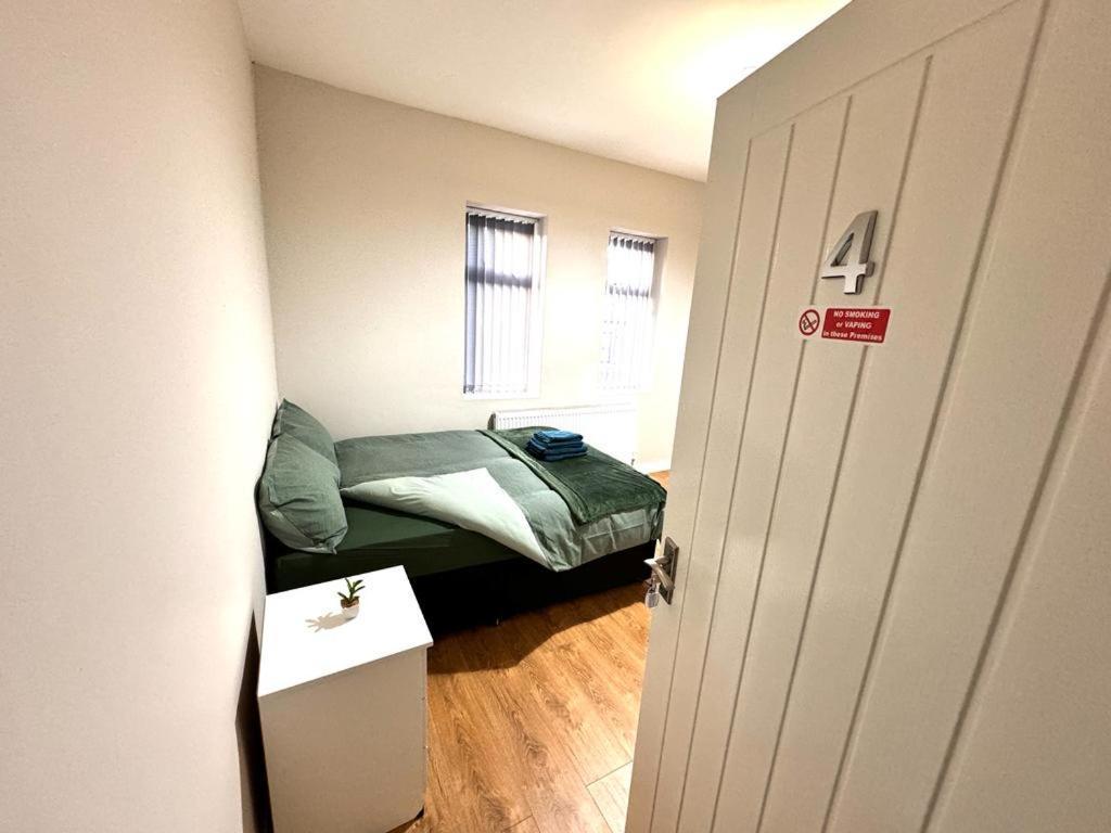 Hotel Bluebells Of Kathleen Near Birmingham Airport Extérieur photo